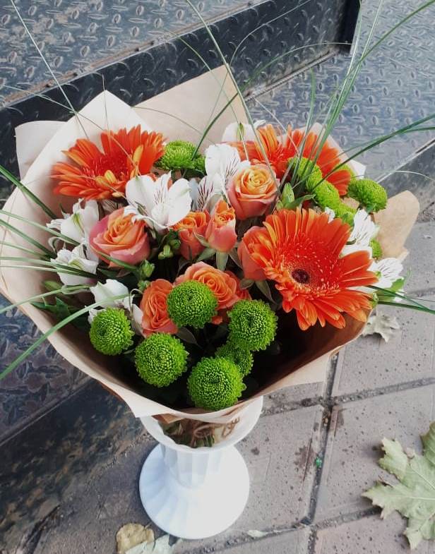 Букет цветов из: Герберы, Хризантемы, Альстромерии и Розы в Юрге