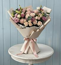 Букет цветов из:  Розы и Лизиантусы в Юрге