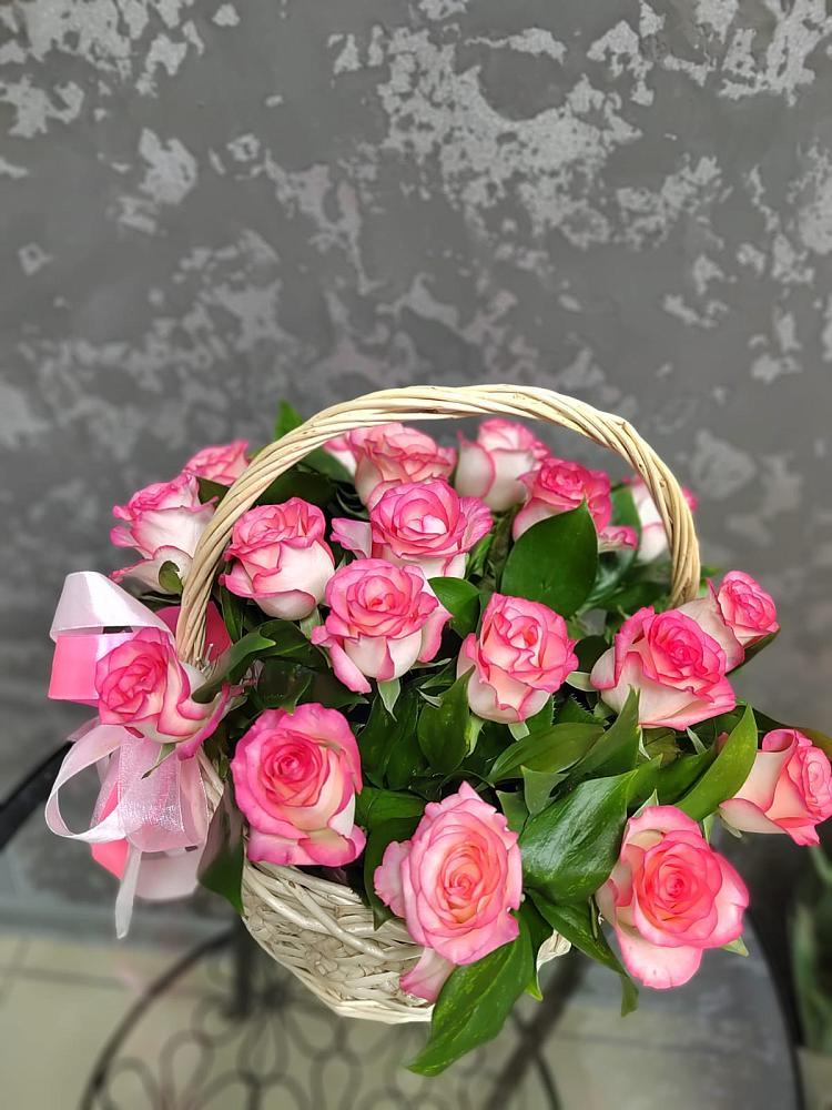 Цветочная композиция из Розы в корзине в Юрге