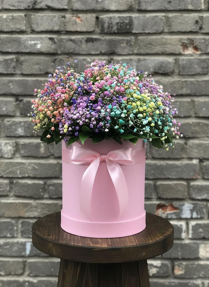 Цветочная композиция из Гипсофила и Розы в шляпной коробке в Юрге