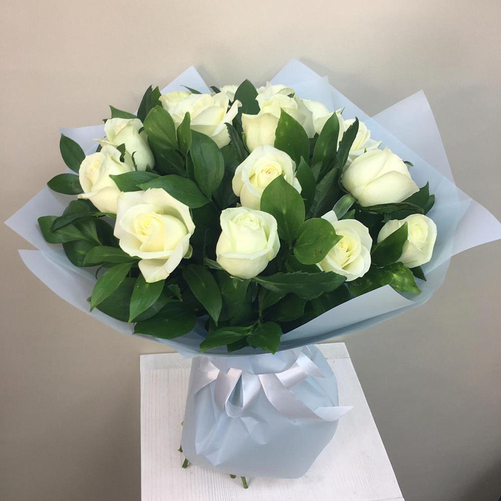 Букет 15 Белых роз Проуд в Юрге