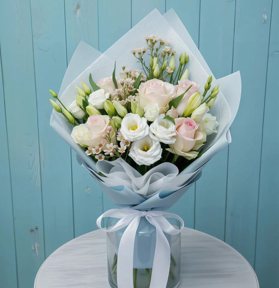 Букет цветов из: Розы и Лизиантусы в Юрге