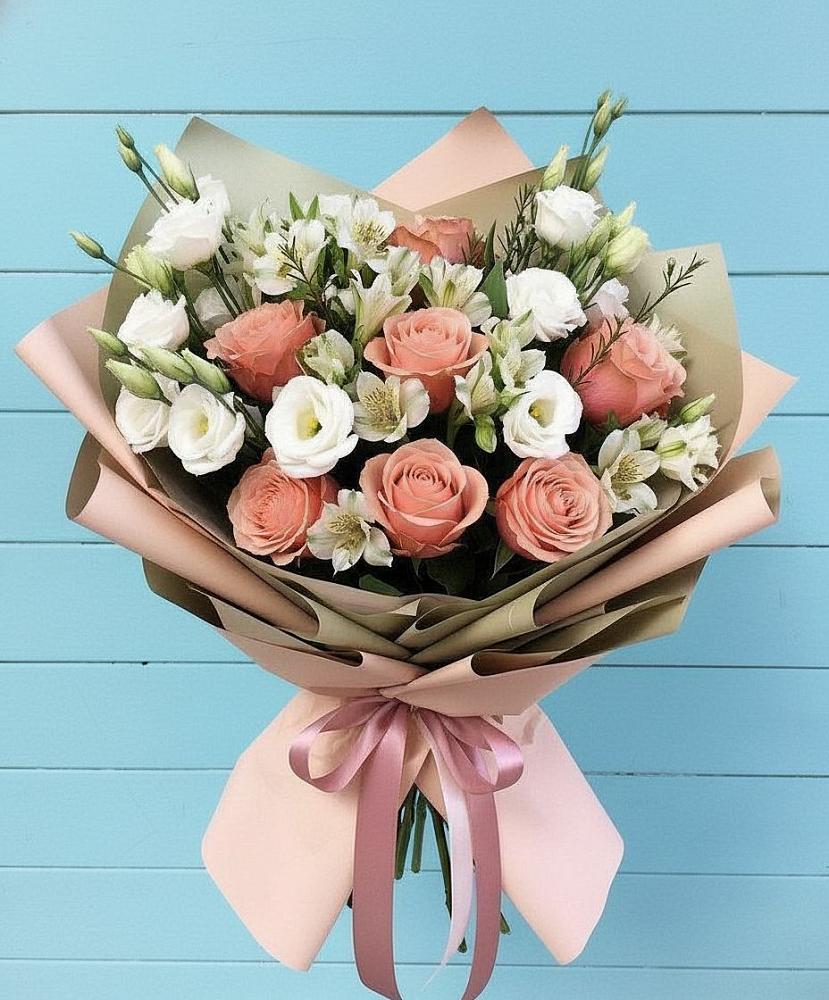 Букет цветов из: Розы, Альстромерии и Лизиантусы в Юрге