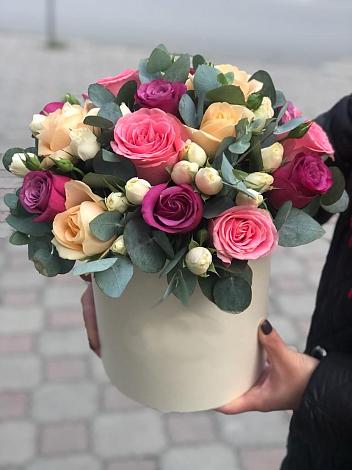 Цветочная композиция из Розы в шляпной коробке в Юрге