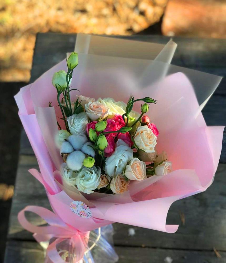 Букет цветов из: Розы и Лизиантусы в Юрге