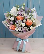 Букет цветов из:  Лизиантусы, Розы, Альстромерии и Гипсофила в Юрге