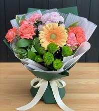 Букет цветов из:  Гвоздики, Розы, Герберы и Хризантемы #REPLACE_PRED# Юрге