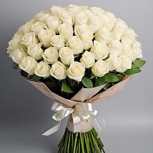 Букет 101 беля роза Белоснежка в Юрге