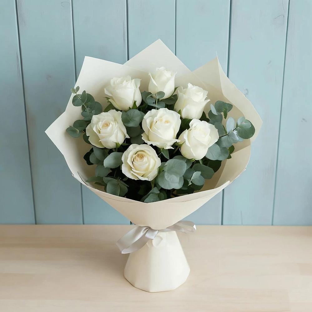 Букет Белые розы в Эвкалипте в Юрге