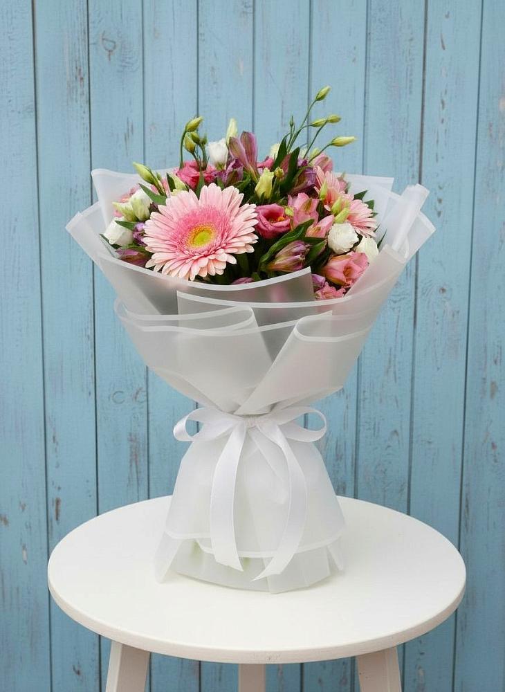 Букет цветов из: Герберы, Альстромерии и Лизиантусы в Юрге