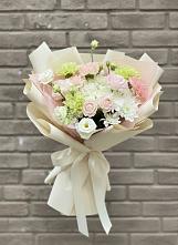Букет цветов из:  Гвоздики, Розы, Лизиантусы и Хризантемы в Юрге