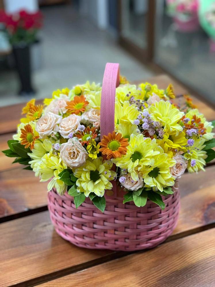 Цветочная композиция из Хризантемы и Розы в корзине в Юрге