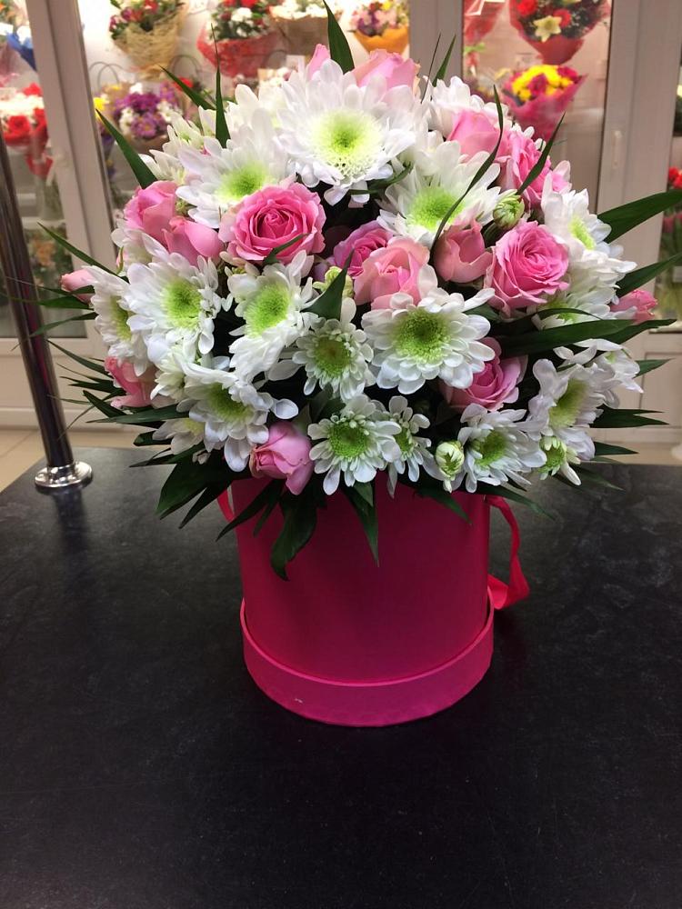 Цветочная композиция из Розы и Хризантемы в шляпной коробке в Юрге