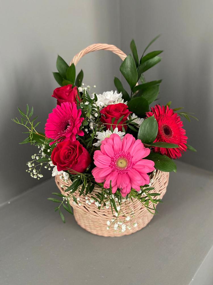 Цветочная композиция из Розы, Хризантемы и Герберы в корзине в Юрге