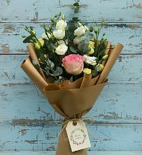 Букет цветов из:  Розы и Лизиантусы в Юрге