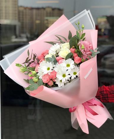 Букет цветов из: Розы, Лизиантусы и Хризантемы в Юрге