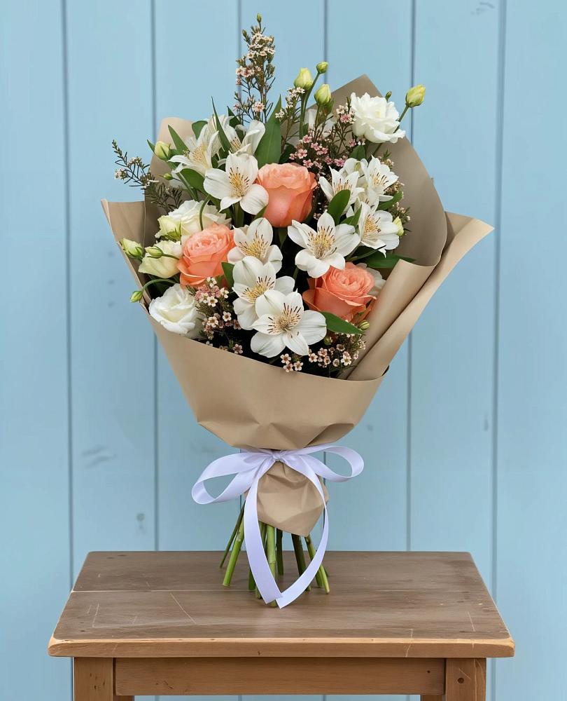 Букет цветов из: Альстромерии, Лизиантусы, Розы и Хризантемы в Юрге